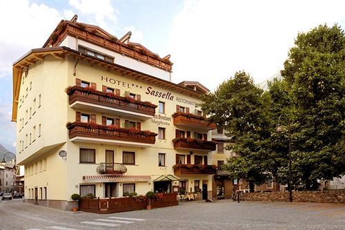 Sassella Hotel