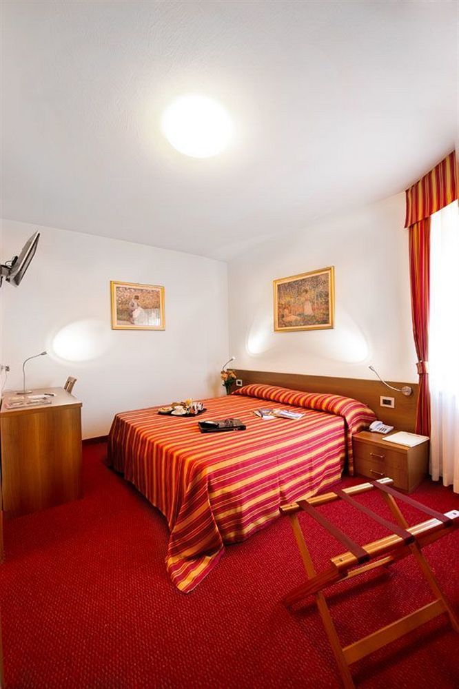 Hotel Sassella 3*