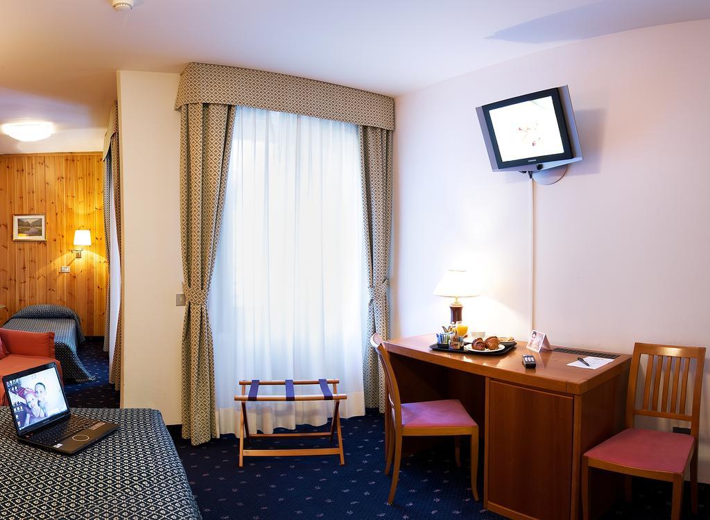 Sassella Hotel 3*